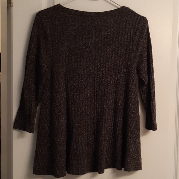 3/4 sleeve cropped top - Picture 3 of 3